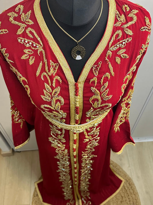 Caftan perlé rouge